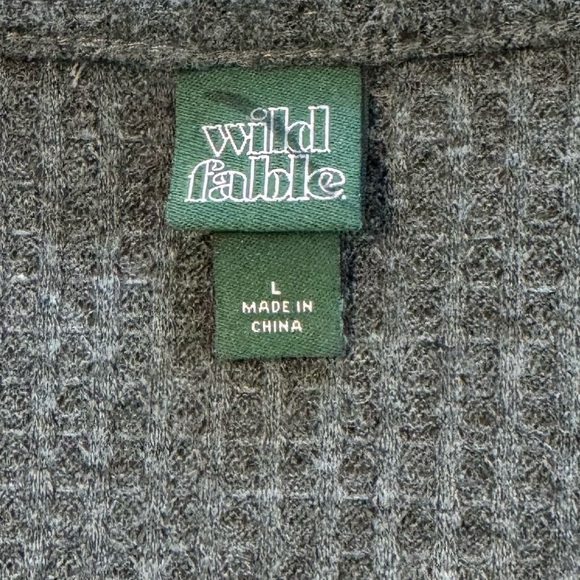 Women’s gray Wild Fable top - Picture 3 of 4